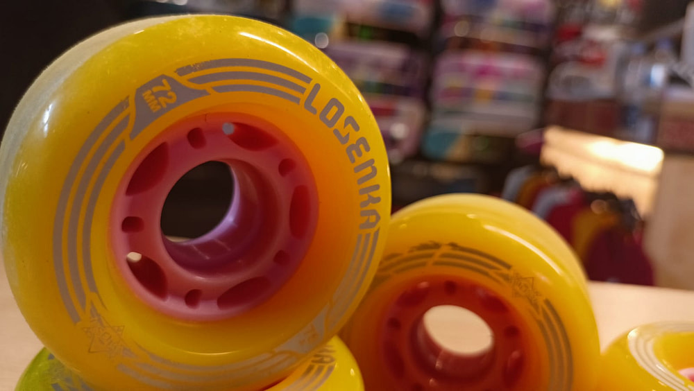 The best skateboard wheels for rough roads must have the aforementioned features.