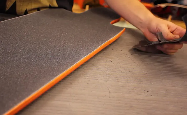 7 Best Grip Tapes For Longboards (Buying Guide)
