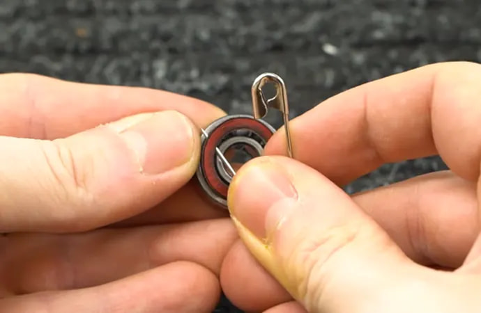 Detaching the bearing and bearing Shield or rubber covers