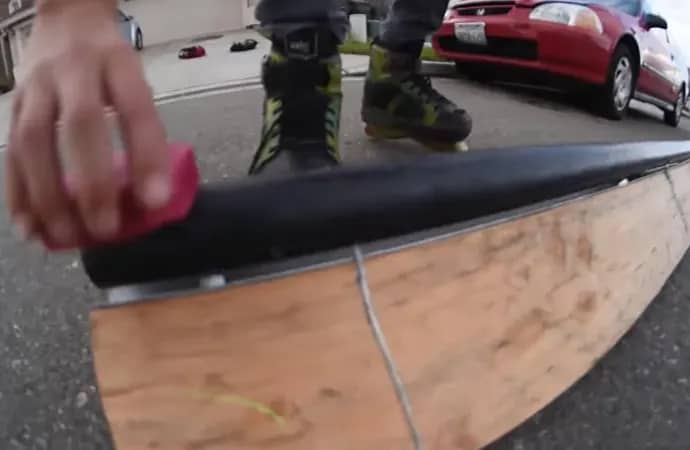 How Does a Skate Wax Work?  